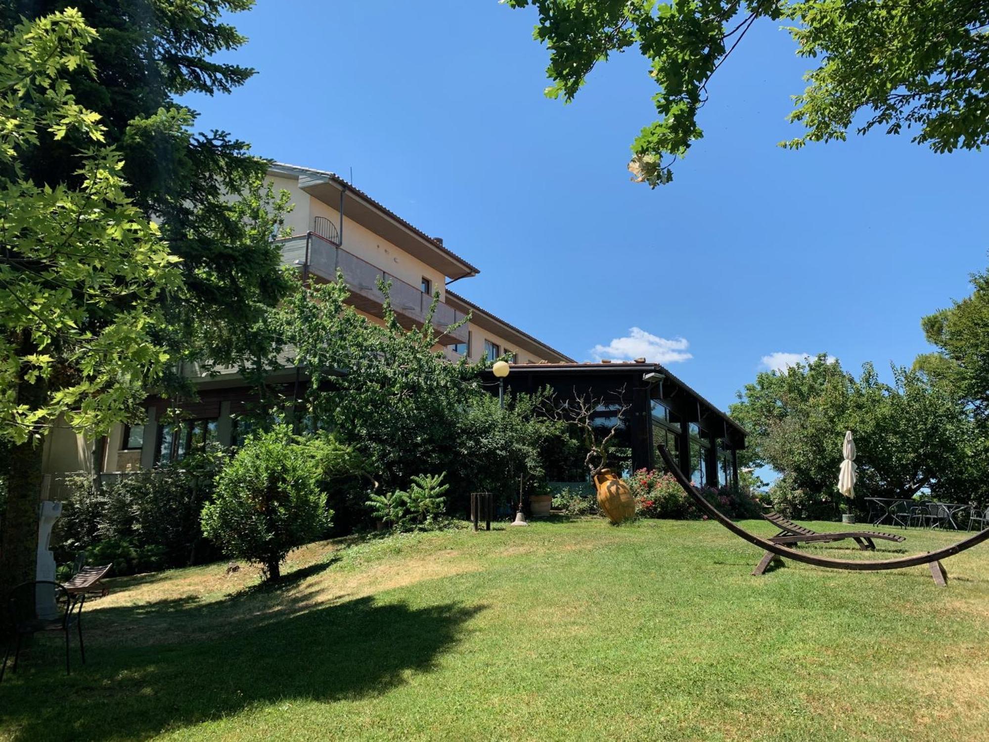 Hotel Tetto Delle Marche - Ristorante Dei Conti Cingoli Eksteriør bilde