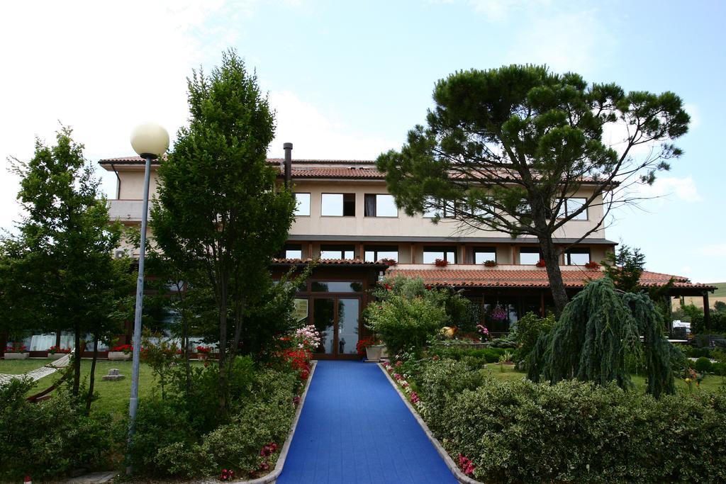 Hotel Tetto Delle Marche - Ristorante Dei Conti Cingoli Eksteriør bilde