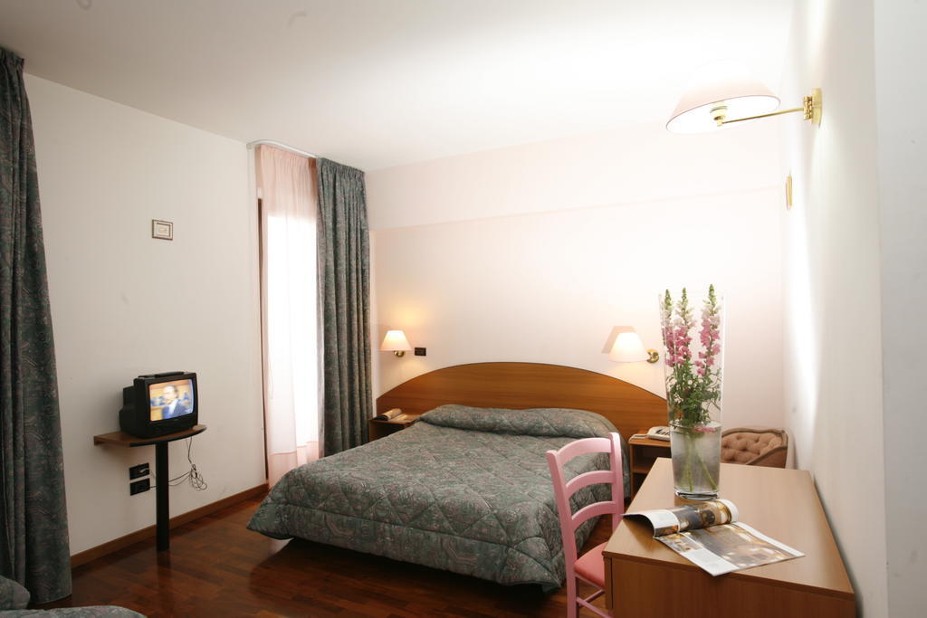 Hotel Tetto Delle Marche - Ristorante Dei Conti Cingoli Rom bilde